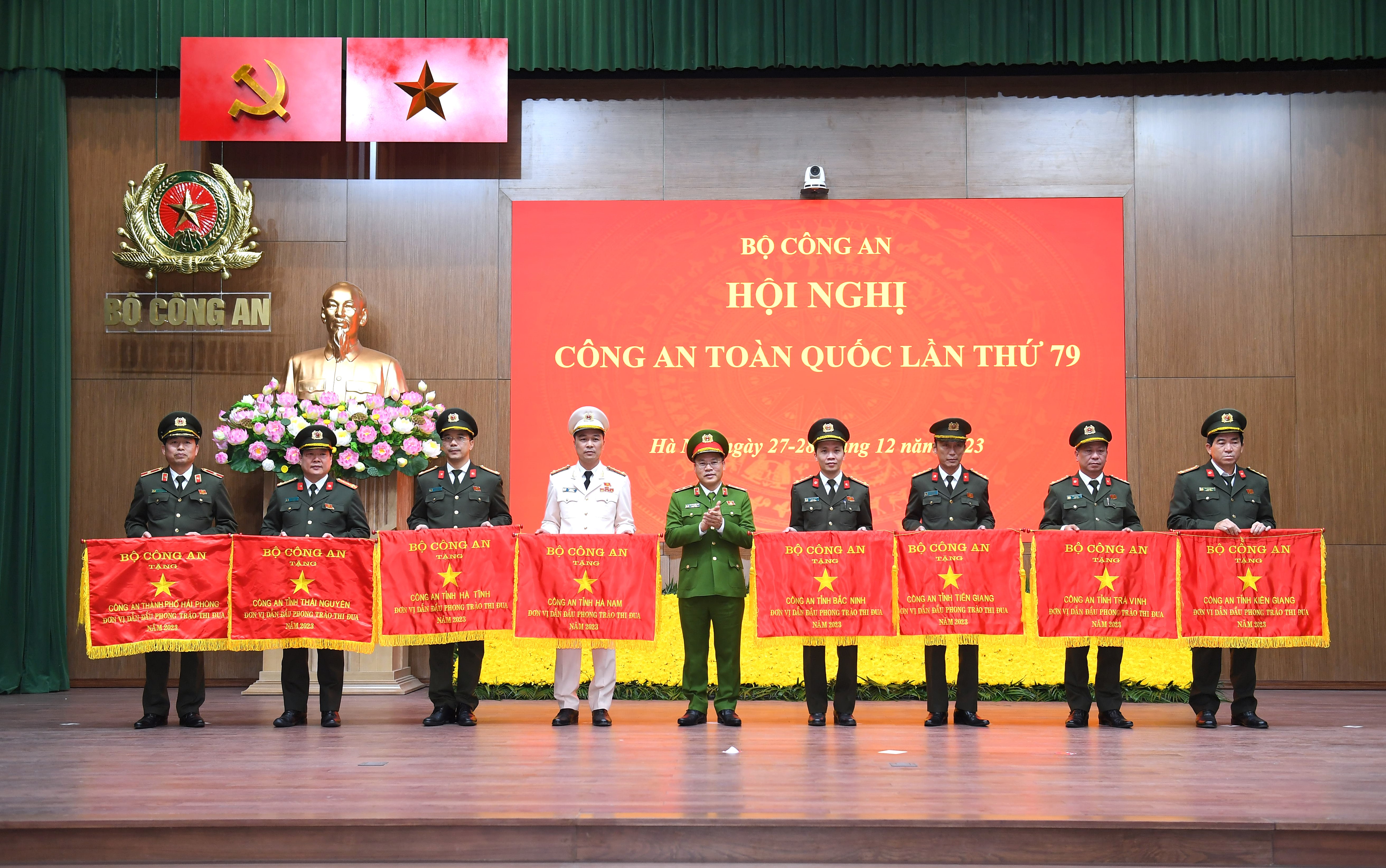 Bế mạc Hội nghị Công an toàn quốc lần thứ 79: CATP Hải Phòng nhận Cờ đơn vị dẫn đầu phong trào thi đua của Bộ Công an năm 2023